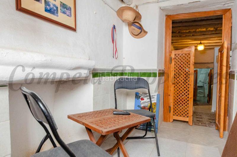 Foto f152b17d-56f5-44b4-8df6-c2dede59a85f. Casa pareada encantadora casa tradicional con terrazas y taller en el corazón en Cómpeta