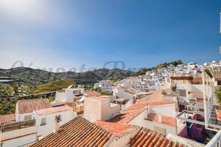 Casa en Torrox Pueblo. Amplia y bonita casa de pueblo en torrox