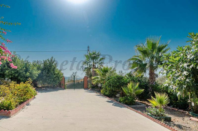 Foto a1f1ef71-65b1-48bc-9846-55b6cc638a4e. Casale con parcheggio piscina in Almayate Bajo