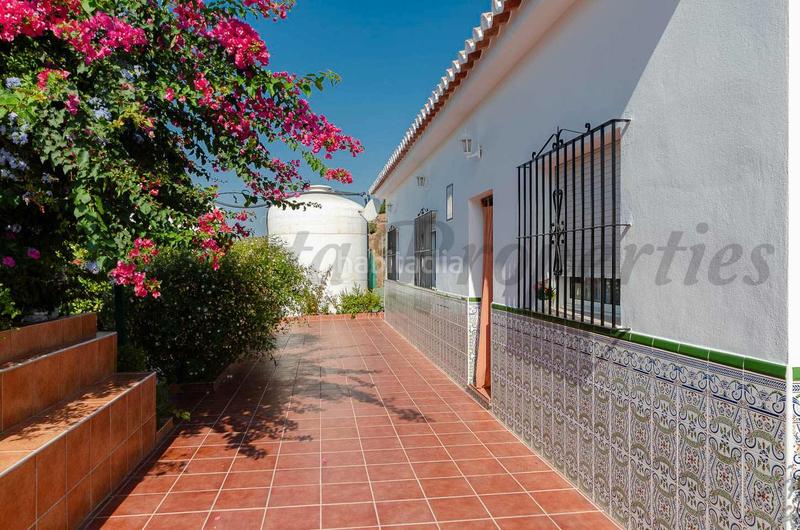 Foto c0354fb3-aebf-42f7-9ad1-7bdf51cc62f0. Casale con parcheggio piscina in Almayate Bajo