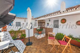 Casa adossada a Centro. Encantadora casa adosada totalmente reformada de 3 dormitorios e