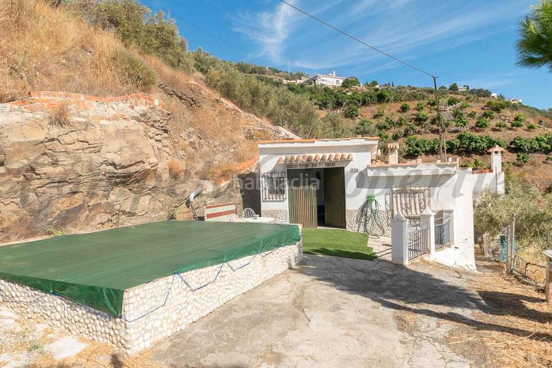 Foto 591588ae-f829-4b7e-a1d6-7328c69f5528. Masia amb xemeneia aparcament piscina a Torrox pueblo Torrox