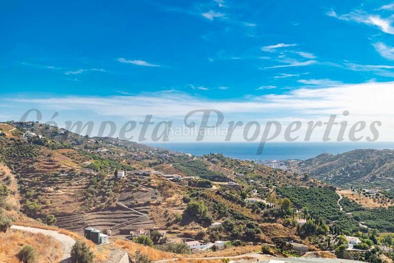 Foto c8a46903-1769-4d90-afd5-b9565535a451. Masia amb xemeneia aparcament piscina a Torrox pueblo Torrox