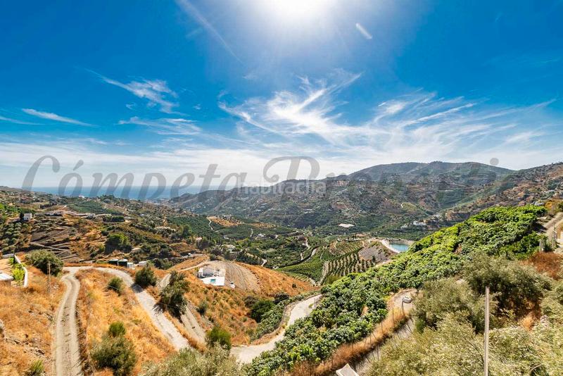 Foto ef385a6b-a7c9-41d0-a21e-0ee5016c1ad5. Masia amb xemeneia aparcament piscina a Torrox pueblo Torrox