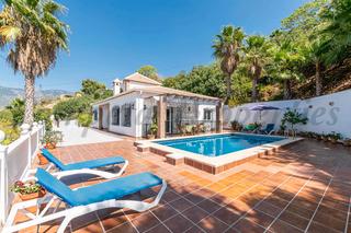 Xalet  Avenida de sayalonga 24. Casa de campo en venta con piscina privada