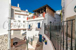 Casa a Cómpeta. Casa de pueblo tradicional en cómpeta