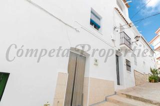 Maison jumelée à Cómpeta. Acogedora vivienda con vistas espectaculares