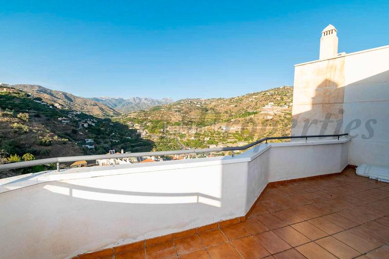 Foto e3faf1bd-616b-47eb-9987-e2068f8277d3. Àtic amb aparcament a Torrox pueblo Torrox