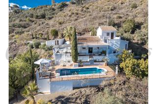 Masia a Cómpeta. Encantadora casa rústica renovada al estilo andaluz