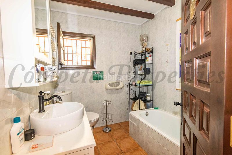 Foto 5c7dc6cd-0ba9-491c-88ee-d40474f2a10a. Chalet avec cheminée chauffage parking piscine dans Torrox