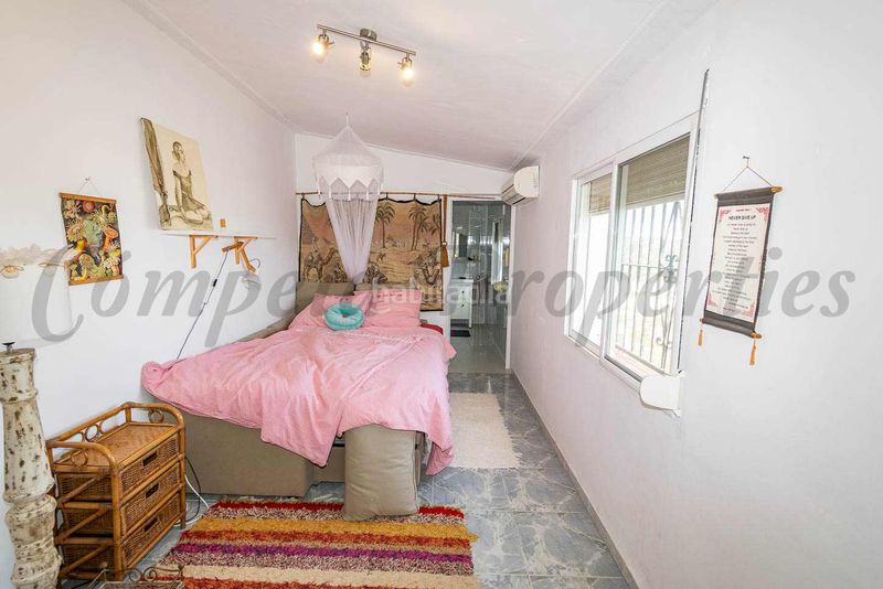 Foto f799e6e2-e7d6-432b-a23d-2a3064b7f83f. Chalet avec cheminée chauffage parking piscine dans Torrox