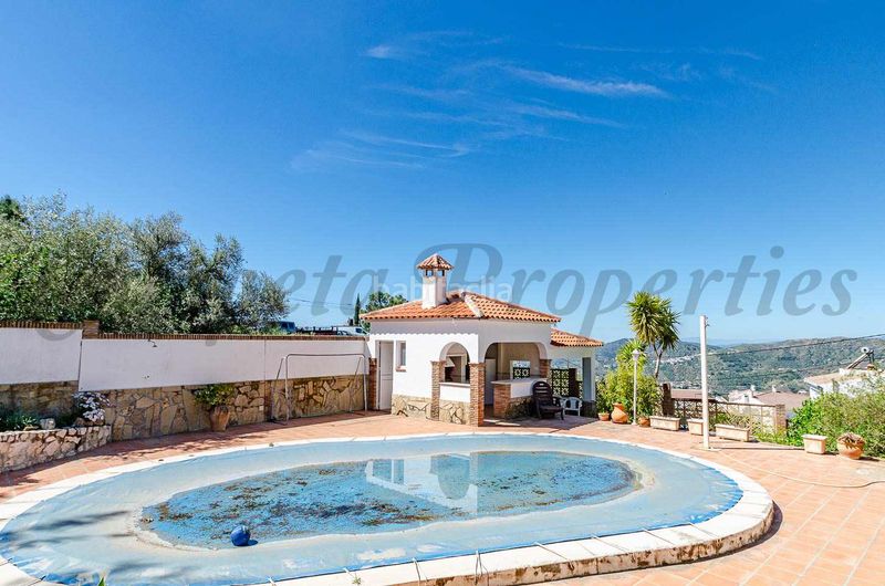 Foto d94b9b25-fc47-4da0-a371-f72c1b61bc97. Masia amb xemeneia calefacció aparcament piscina a Cómpeta