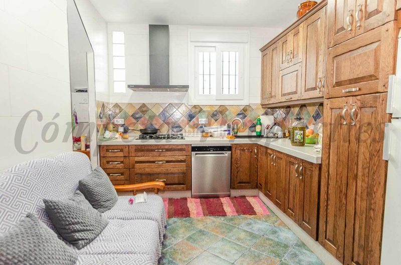 Foto 6364bdd2-cf2c-4bfb-bc83-a824a235af2c. Casa amb xemeneia a Canillas de Albaida