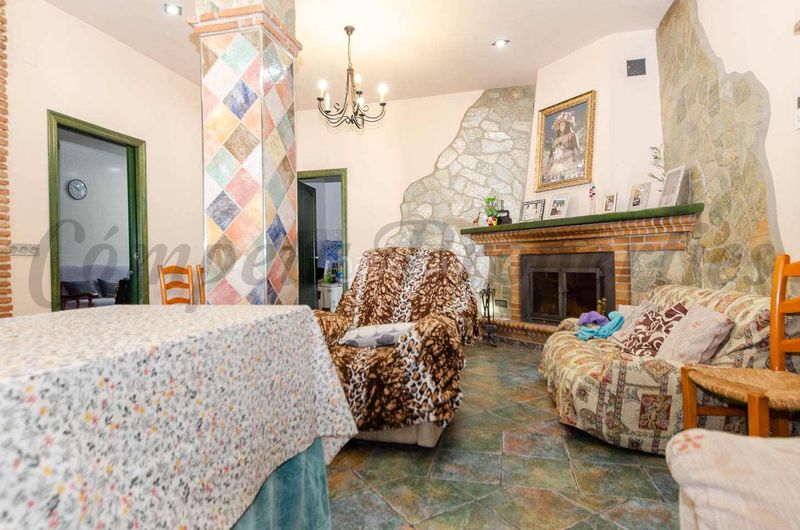 Foto c6bb1467-53f3-496e-94e0-ff0a86bfdbb3. Casa amb xemeneia a Canillas de Albaida