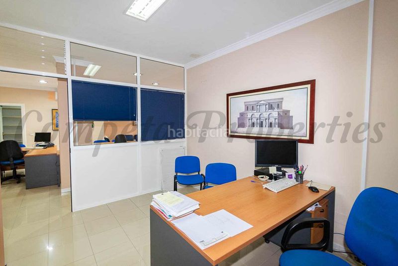 Foto 01cee6d4-f202-424d-af1e-8456bd3e58ec. Local comercial amb calefacció a Torrox pueblo Torrox