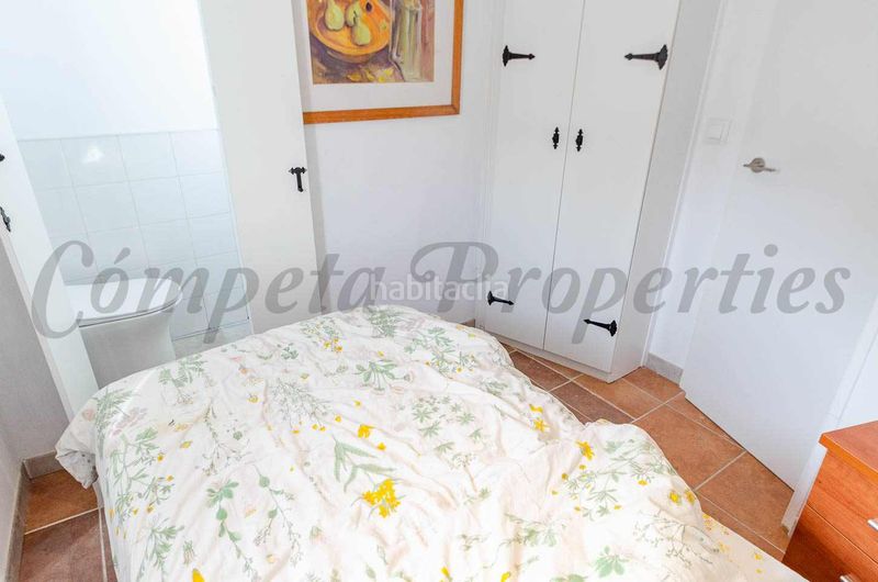 Foto 2be57f89-f3c5-4bef-a117-dfd05df7c860. Casa adossada amb xemeneia a Salares