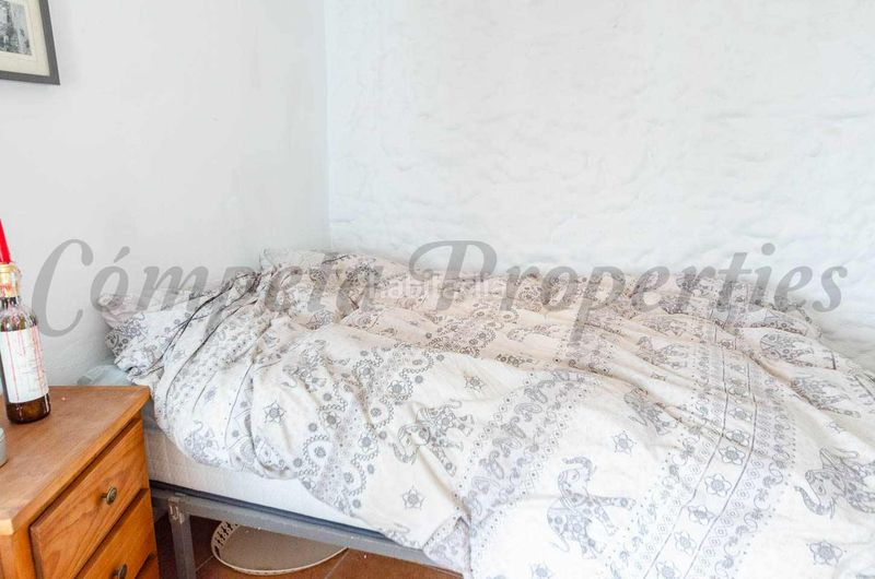 Foto 47a12f8b-6668-48b1-86cf-c370e7dafce6. Casa adossada amb xemeneia a Salares