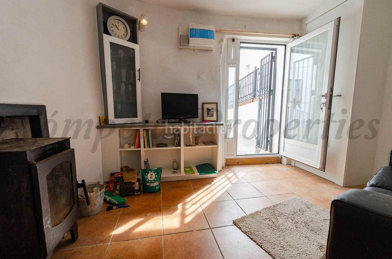 Foto 52b87154-6c57-4618-b514-d664ba9bf435. Casa adossada amb xemeneia a Salares