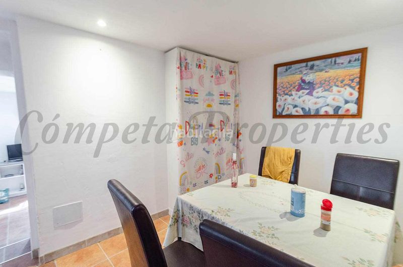 Foto 5e87e7e2-1858-4248-97da-b114fd377d56. Casa adossada amb xemeneia a Salares