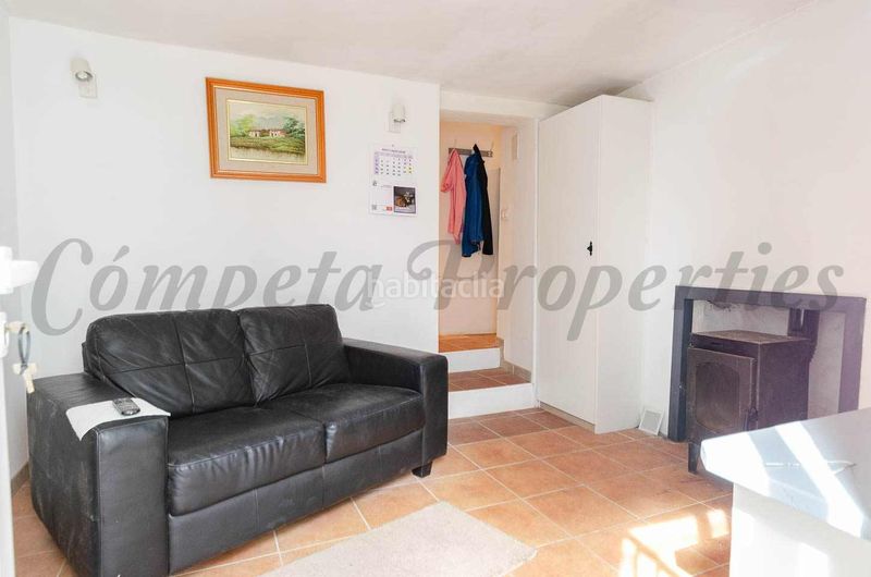 Foto e1028b7e-923a-4a61-9aac-ff4709857b00. Casa adossada amb xemeneia a Salares