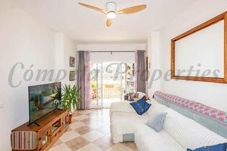 Apartament a Frigiliana. Amplio y luminoso apartamento de tres dormitorios en frigiliana