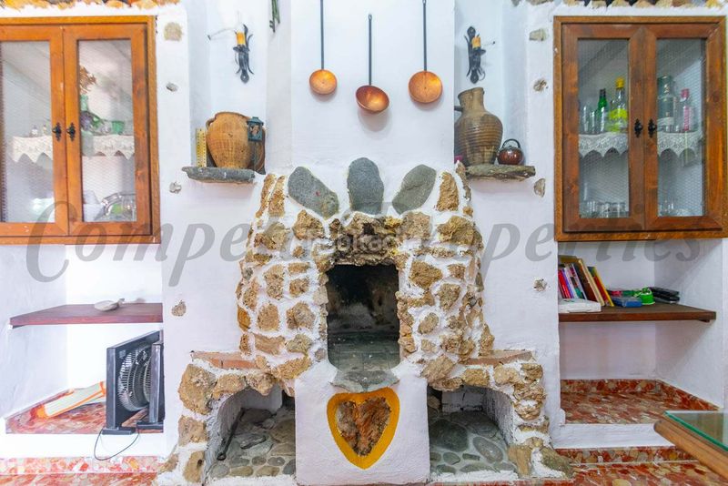 Foto cdfe7eb4-cd6a-49ce-8105-0fe0b85720f9. Masia amb xemeneia piscina a Sedella