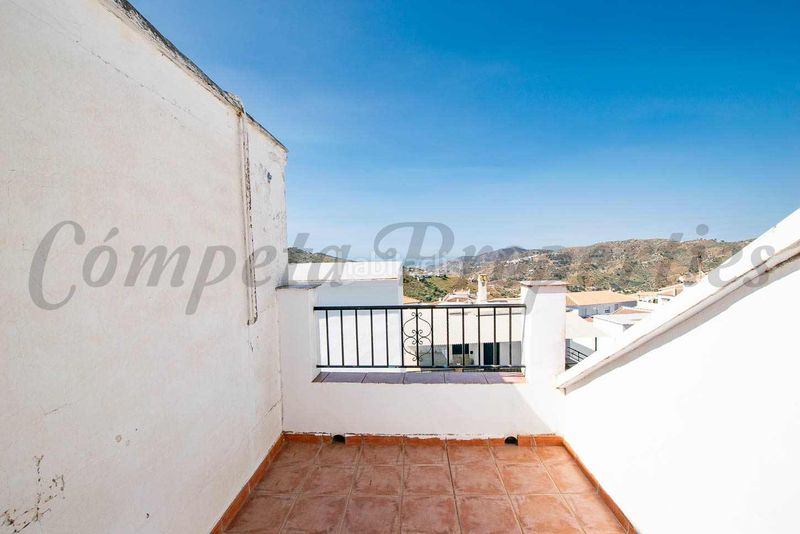 Foto dd786b17-d6ab-4d40-a64e-a7a3303ef949. Casa adossada a Cómpeta