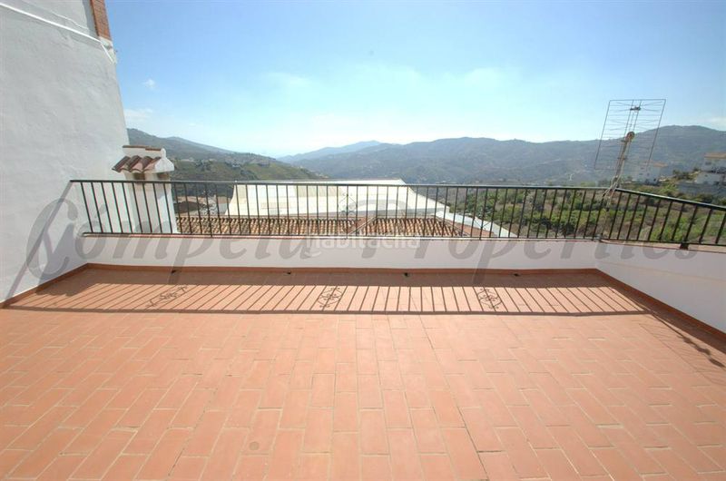 Foto 6d4603af-6306-4e9c-871a-0971c87706c1. Casa adossada a Cómpeta
