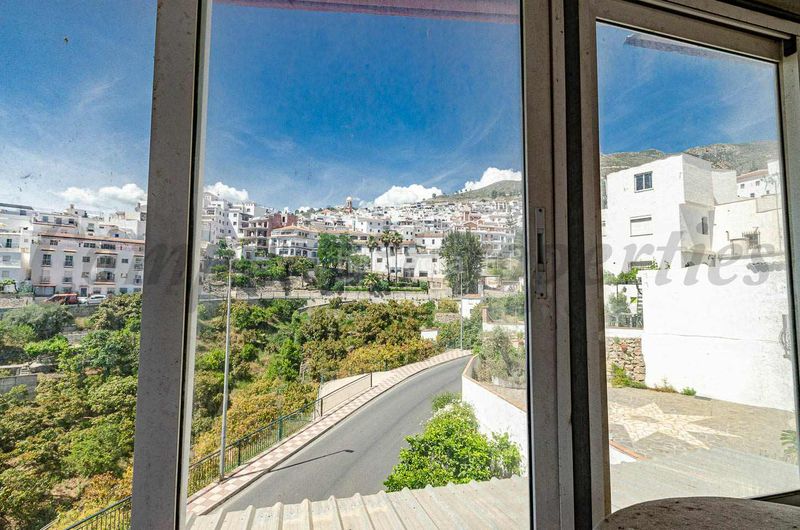 Foto 06470df0-8806-4665-9060-f7517124dda4. Casa adossada amb aparcament a Cómpeta