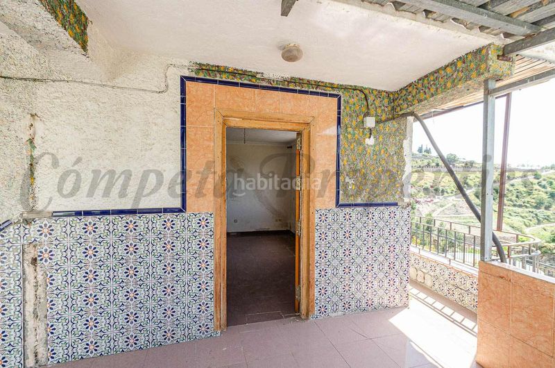 Foto 088e4397-f93c-417a-b7d3-48069eaee5bc. Casa adossada amb aparcament a Cómpeta