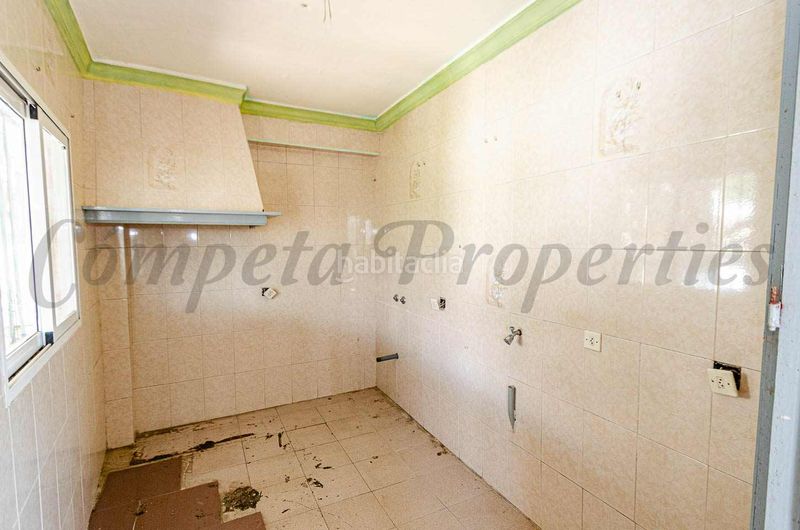 Foto 1d671a7f-2e59-4b42-a881-ca6cb71eeea6. Casa adossada amb aparcament a Cómpeta