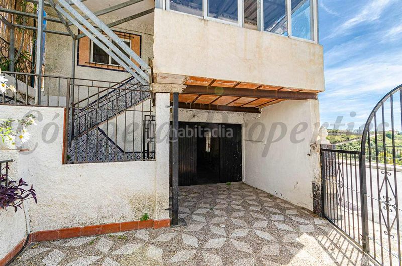 Foto 2e9e2244-18a3-4a10-b89b-fc4e907b68a8. Casa adossada amb aparcament a Cómpeta