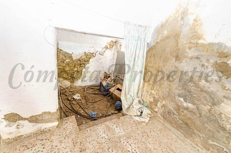 Foto 6a359f01-c9cf-49b0-8293-1f00303164a6. Casa adossada amb aparcament a Cómpeta