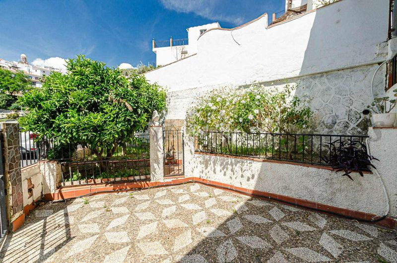 Foto fa79d188-448c-4b85-ae08-eb9f70931695. Casa adossada amb aparcament a Cómpeta