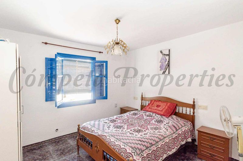 Foto b3a6d67a-d5ff-4a8f-9787-1703d1f1a167. Casa adossada amb aparcament a Cómpeta