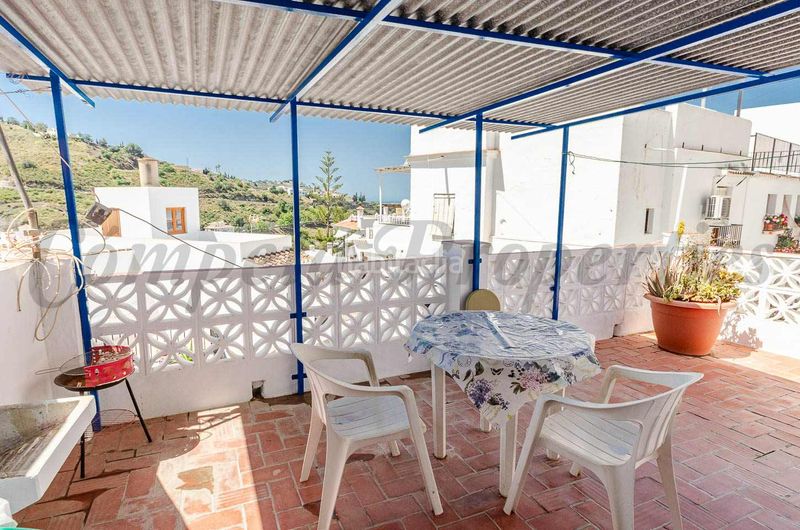 Foto fef725ec-47c5-4bbf-b879-661a1e499e1a. Casa adossada amb aparcament a Cómpeta