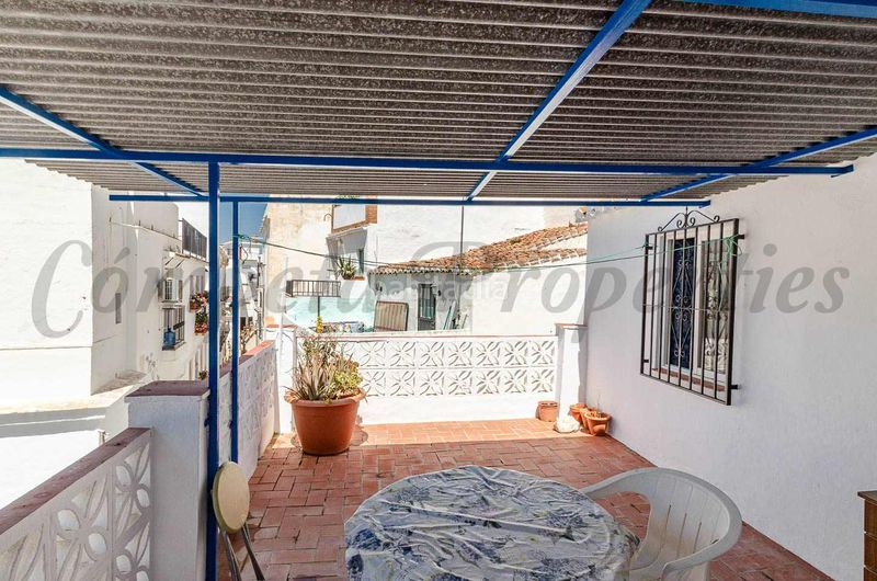 Foto fff6c699-ae64-492a-bfc8-2d5143d8ae23. Casa adossada amb aparcament a Cómpeta