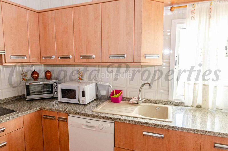 Foto 46ed7021-d3e1-4200-a741-ebcc40bb6846. Casa adossada a Cómpeta