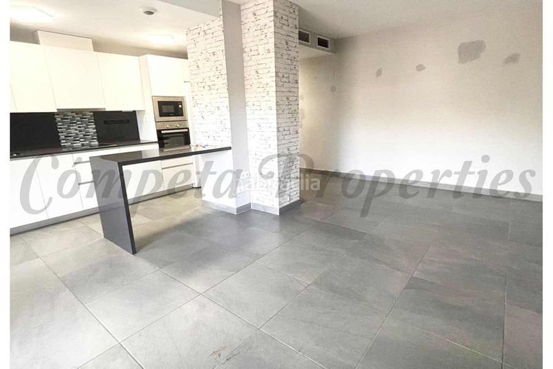 Foto 82612fe8-d918-40d5-b848-f7a3c87f70d8. Apartament amb aparcament piscina a Velilla - Velilla Taramay Almuñécar