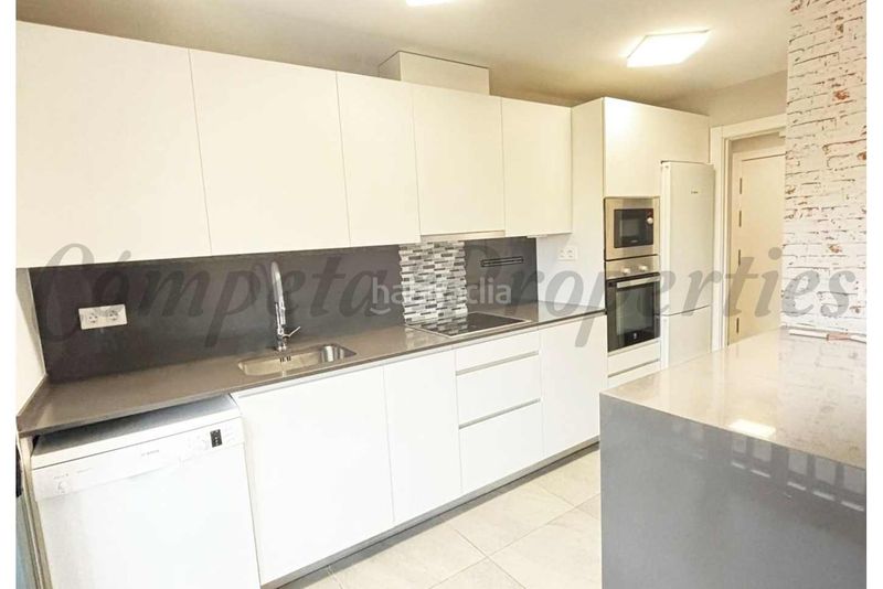 Foto 888d2369-d2ba-4928-bd78-af04189b20b0. Apartament amb aparcament piscina a Velilla - Velilla Taramay Almuñécar