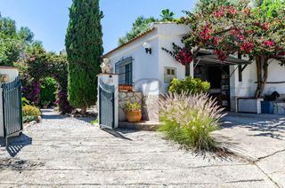 Masia a Cómpeta. Encantadora casa de campo a muy poca distancia de cómpeta