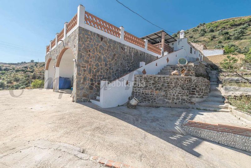 Foto 0dc27ae6-2d74-4684-bfe1-5870d0986e3c. Masia amb xemeneia aparcament piscina a Torrox pueblo Torrox