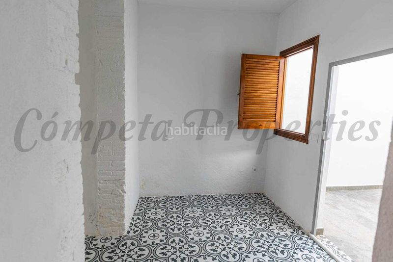 Foto 53f572cb-bbad-41ca-828e-0ca661e8a7c2. Casa adossada amb xemeneia a Periana