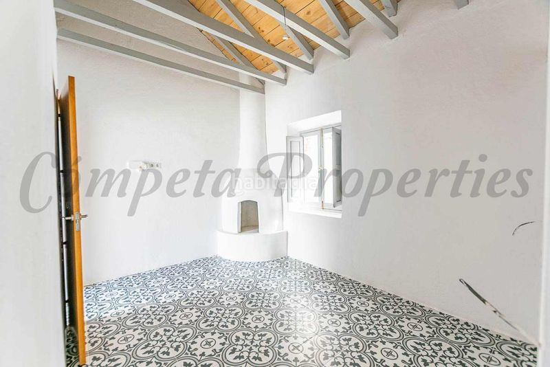 Foto 6136fa34-f487-401d-8da8-b239f4cb5095. Casa adossada amb xemeneia a Periana