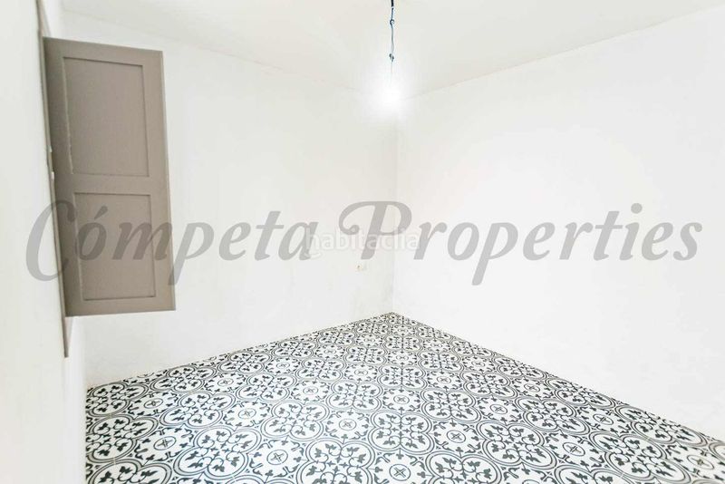 Foto cb073969-c071-40ec-910e-532763944d5f. Casa adossada amb xemeneia a Periana