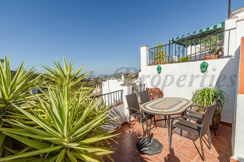 Foto 9b99fe30-ca0d-4bd2-aa53-808f992e41a3. Casa adossada a Cómpeta