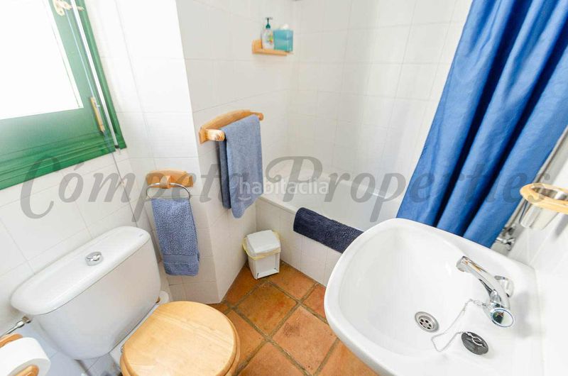 Foto c2e72cb8-d49e-43f5-be34-5b6768fef678. Casa adossada a Cómpeta