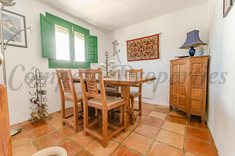Foto d4b20a56-b2d4-40a9-aaae-714a133c65cc. Casa adossada a Cómpeta
