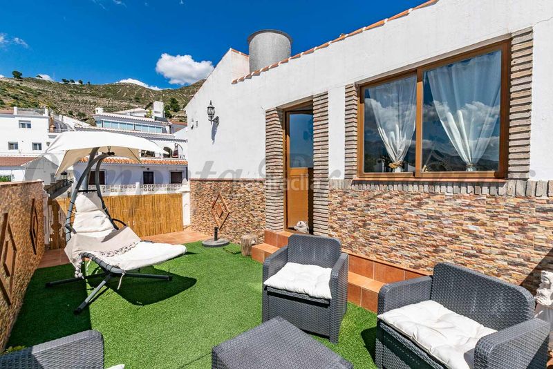 Foto 1a6e7fb0-7885-49c0-a677-86fd4f63d79a. Casa adossada a Cómpeta