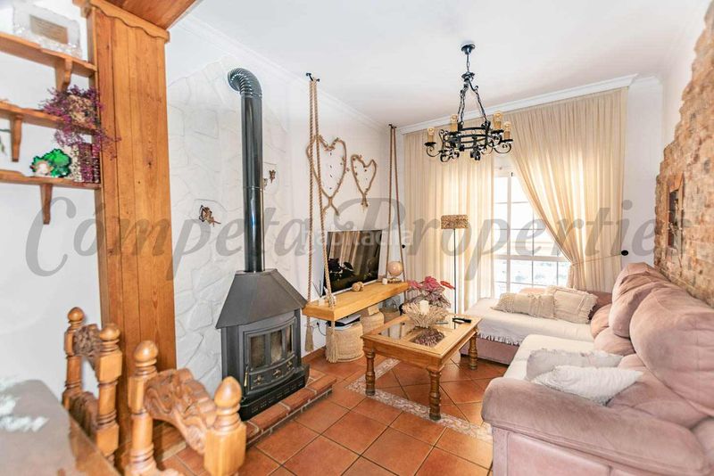 Foto 79089237-a6ba-4c93-8863-e985845f44d9. Casa adossada a Cómpeta